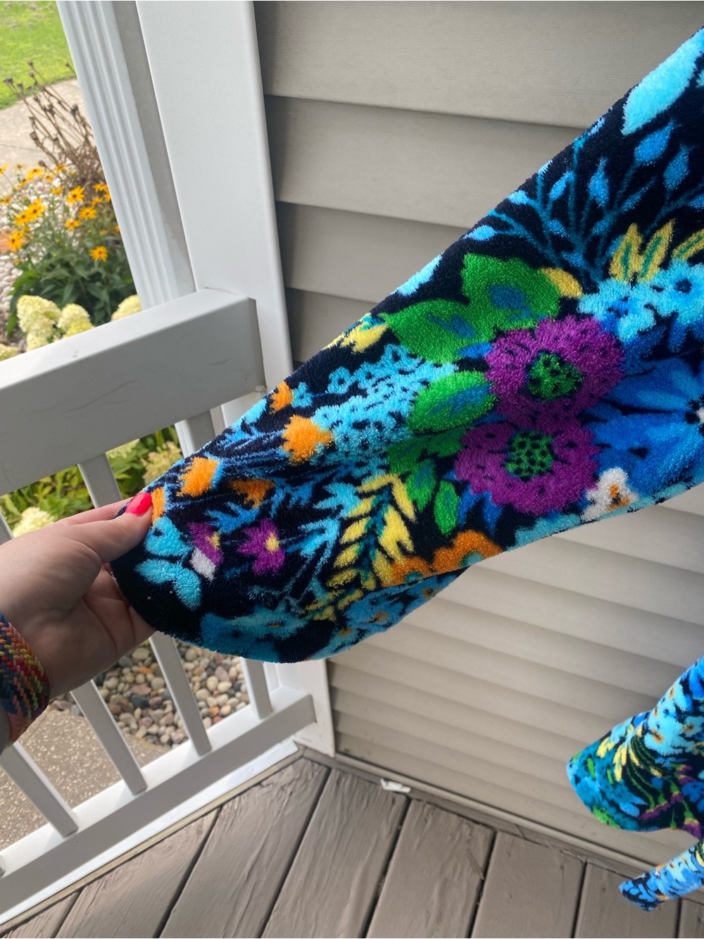 Vera Bradley Multicolor Plush Robe with Blue & Green Floral Pattern - Picture 5 of 9